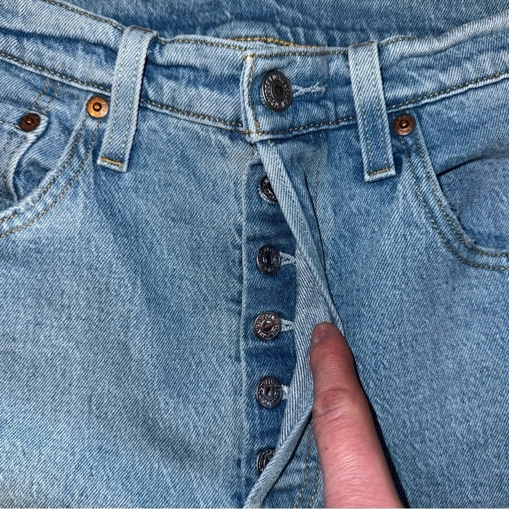 Levis excellent pre